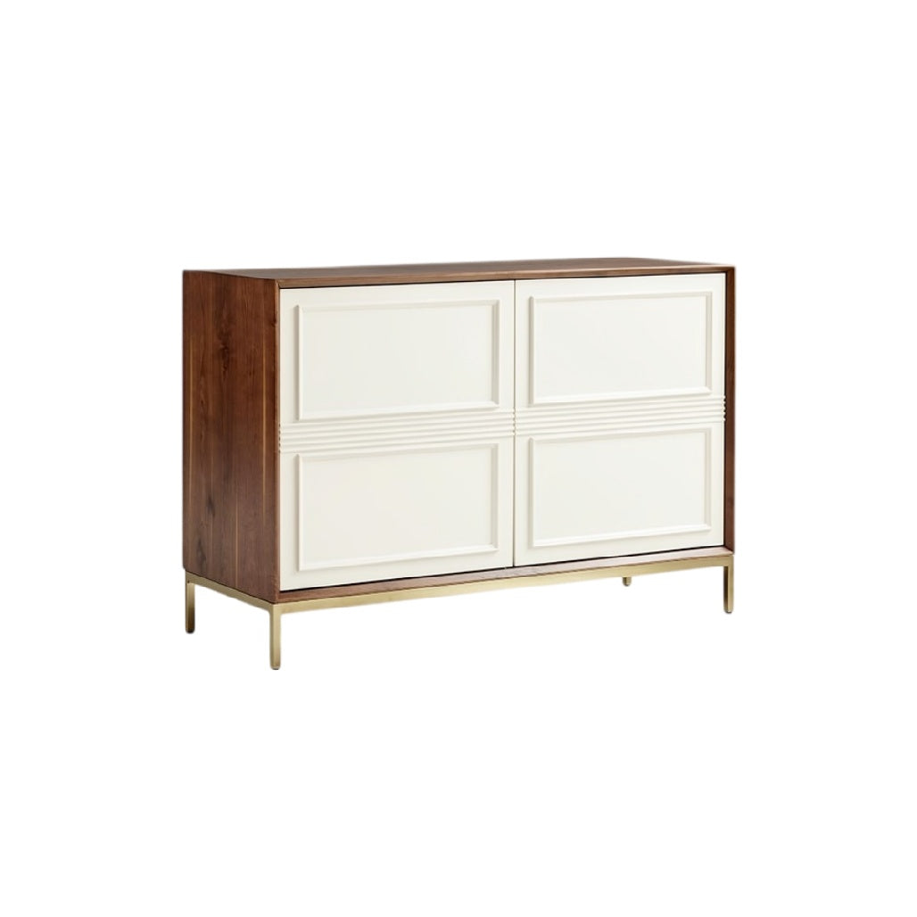 **Buffet en bois avec façades blanches et pieds dorés**